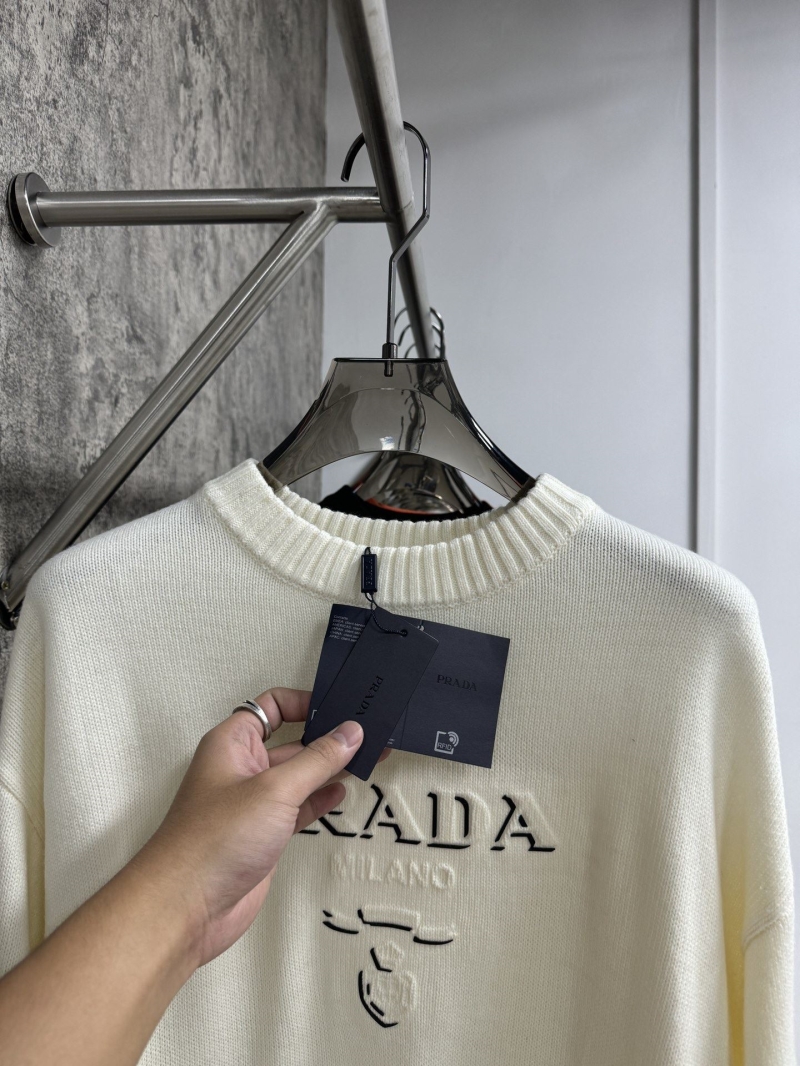 Pra*a sweater